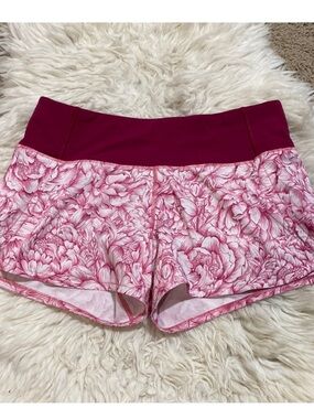 Lululemon Run Times Short
II* 4" Floral Bloom White Star
Ruby / Star Ruby 4
